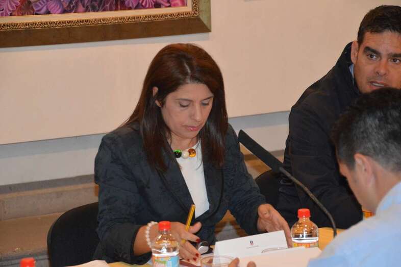 Imagen de archivo de Carmen Hernández, en una reunión sobre temas de vivienda (Foto TA)